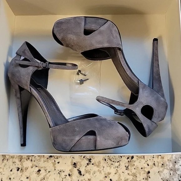 Gorgeous Giorgio Armani Dark Iron grey pumps - Picture 1 of 12